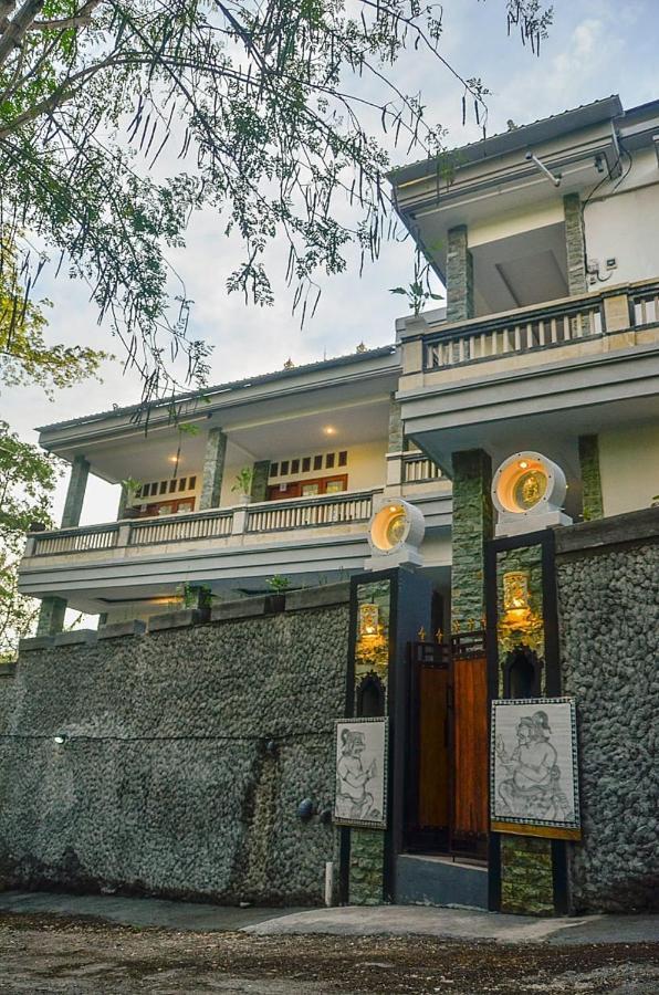 The Puncak Santhi Inn Batununggul Экстерьер фото